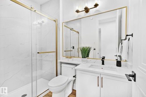 6620 Crawford Landing Landing, Edmonton, AB - Indoor Photo Showing Bathroom
