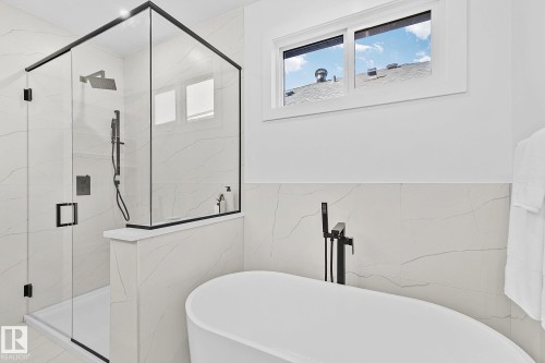 6620 Crawford Landing Landing, Edmonton, AB - Indoor Photo Showing Bathroom