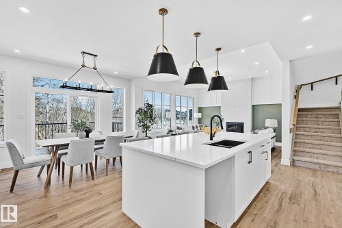 6620 Crawford Landing Landing, Edmonton, AB - Indoor Photo Showing Kitchen With Double Sink With Upgraded Kitchen
