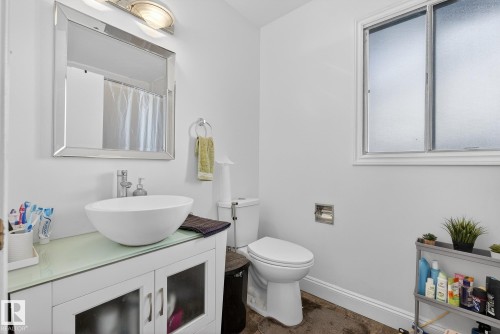 Full bathroom featuring a shower with shower curtain and vanity - 10602 66 Avenue, Edmonton, AB - Indoor Photo Showing Bathroom