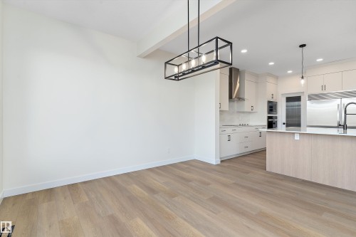 1084 Cristall Crescent, Edmonton, AB - Indoor Photo Showing Kitchen