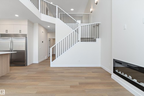 1084 Cristall Crescent, Edmonton, AB - Indoor Photo Showing Other Room