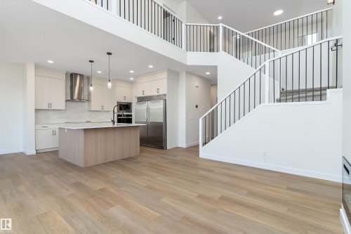 1084 Cristall Crescent, Edmonton, AB - Indoor Photo Showing Kitchen