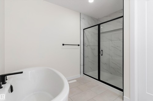 1084 Cristall Crescent, Edmonton, AB - Indoor Photo Showing Bathroom