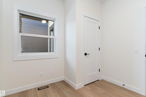 1084 Cristall Crescent, Edmonton, AB - Indoor Photo Showing Other Room