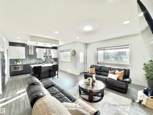 1636 14 Street, Edmonton, AB - Indoor Photo Showing Living Room