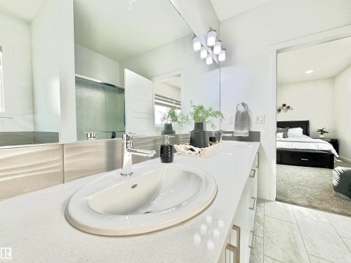 1636 14 Street, Edmonton, AB - Indoor Photo Showing Bathroom