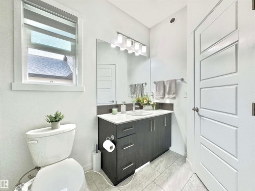 1636 14 Street, Edmonton, AB - Indoor Photo Showing Bathroom
