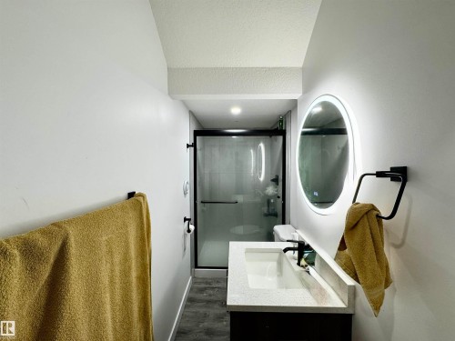 1636 14 Street, Edmonton, AB - Indoor Photo Showing Bathroom
