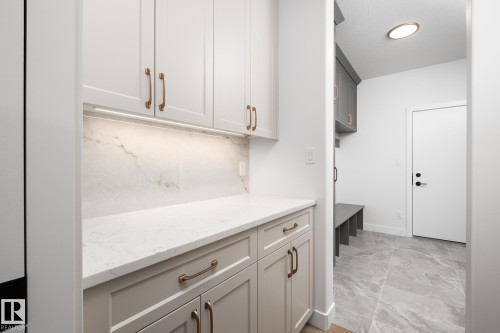 6884 Knox Loop Sw, Edmonton, AB - Indoor