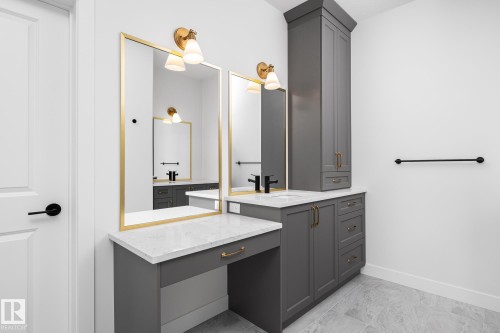 6884 Knox Loop Sw, Edmonton, AB - Indoor Photo Showing Bathroom