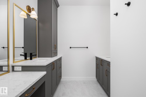 6884 Knox Loop Sw, Edmonton, AB - Indoor Photo Showing Laundry Room