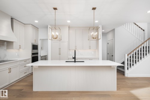 6884 Knox Loop Sw, Edmonton, AB - Indoor Photo Showing Kitchen With Upgraded Kitchen