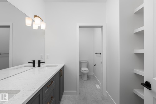 6884 Knox Loop Sw, Edmonton, AB - Indoor Photo Showing Bathroom