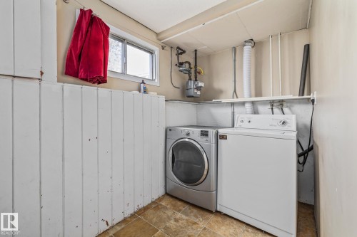 60 Fair Oaks Drive, St. Albert, AB - Indoor Photo Showing Laundry Room