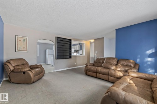 60 Fair Oaks Drive, St. Albert, AB - Indoor Photo Showing Living Room