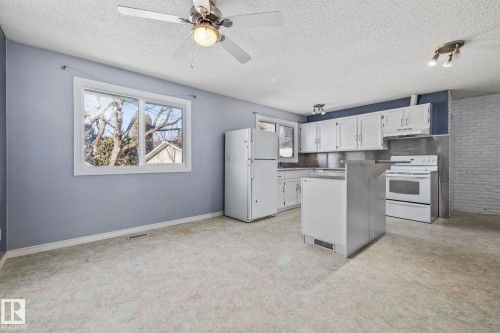 60 Fair Oaks Drive, St. Albert, AB - Indoor Photo Showing Kitchen