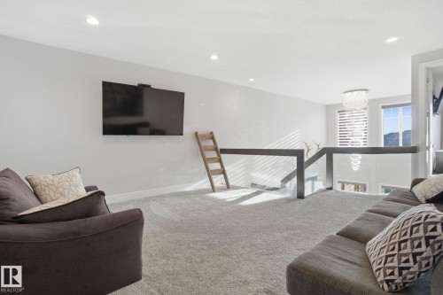 1333 Graydon Hill Way, Edmonton, AB - Indoor Photo Showing Living Room
