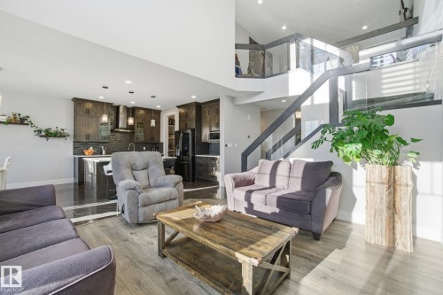 1333 Graydon Hill Way, Edmonton, AB - Indoor Photo Showing Living Room