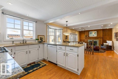 29 Woodlands Road, St. Albert, AB - Indoor Photo Showing Kitchen