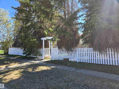 4513 53 Avenue, Wetaskiwin, AB - Outdoor