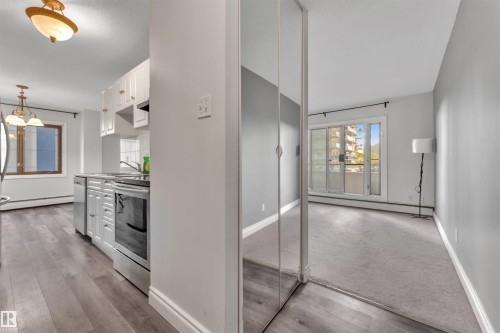 407 9725 106 Street, Edmonton, AB - Indoor Photo Showing Kitchen