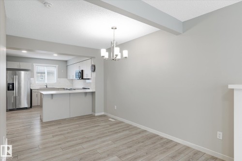 14 1110 Daniels Link Link, Edmonton, AB - Indoor Photo Showing Kitchen
