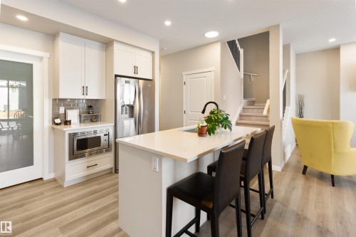 22706 95A Avenue, Edmonton, AB - Indoor Photo Showing Kitchen