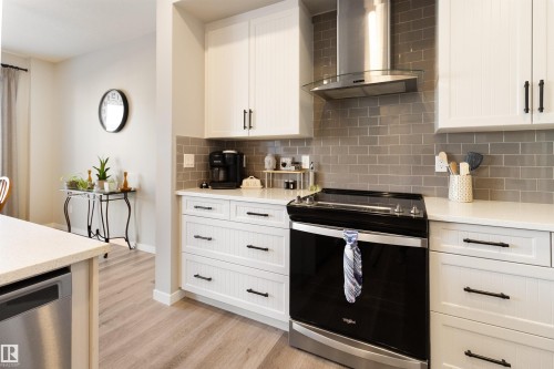 22706 95A Avenue, Edmonton, AB - Indoor Photo Showing Kitchen