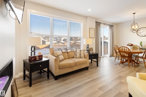 22706 95A Avenue, Edmonton, AB - Indoor Photo Showing Living Room