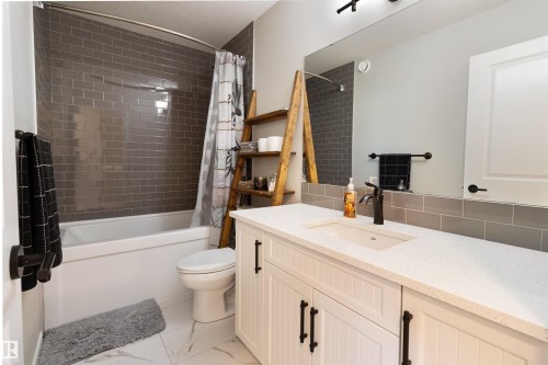 22706 95A Avenue, Edmonton, AB - Indoor Photo Showing Bathroom