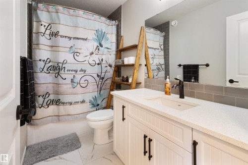 22706 95A Avenue, Edmonton, AB - Indoor Photo Showing Bathroom