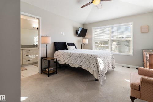 22706 95A Avenue, Edmonton, AB - Indoor Photo Showing Bedroom