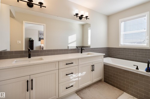 22706 95A Avenue, Edmonton, AB - Indoor Photo Showing Bathroom