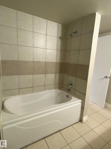 201 10149 83 Avenue, Edmonton, AB - Indoor Photo Showing Bathroom