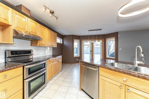 5818 47 Avenue, Beaumont, AB - Indoor Photo Showing Kitchen With Double Sink