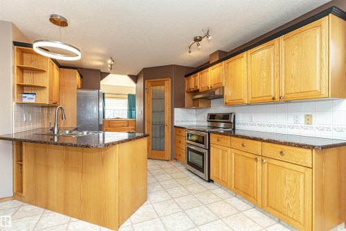 5818 47 Avenue, Beaumont, AB - Indoor Photo Showing Kitchen