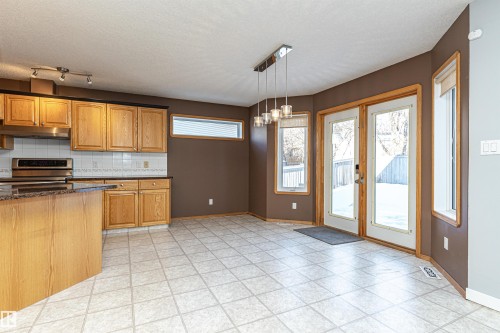 5818 47 Avenue, Beaumont, AB - Indoor Photo Showing Kitchen