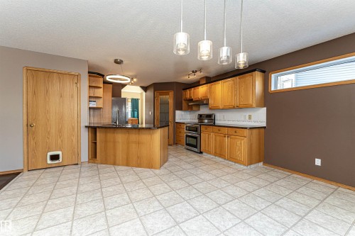 5818 47 Avenue, Beaumont, AB - Indoor Photo Showing Kitchen