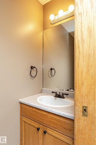 5818 47 Avenue, Beaumont, AB - Indoor Photo Showing Bathroom