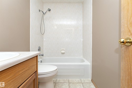 5818 47 Avenue, Beaumont, AB - Indoor Photo Showing Bathroom