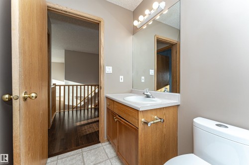 5818 47 Avenue, Beaumont, AB - Indoor Photo Showing Bathroom