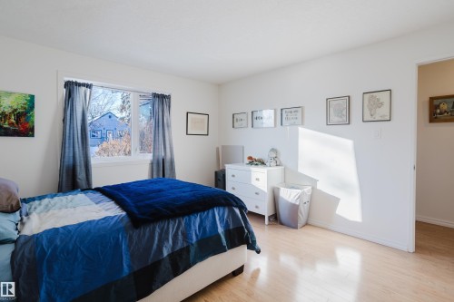 Bedroom featuring wood finished floors and baseboards - 115 10545 Saskatchewan Drive, Edmonton, AB - Indoor Photo Showing Bedroom
