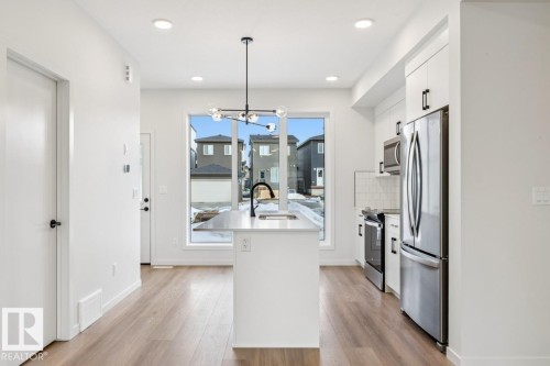 7460 Klapstein Crescent, Edmonton, AB - Indoor Photo Showing Kitchen With Upgraded Kitchen