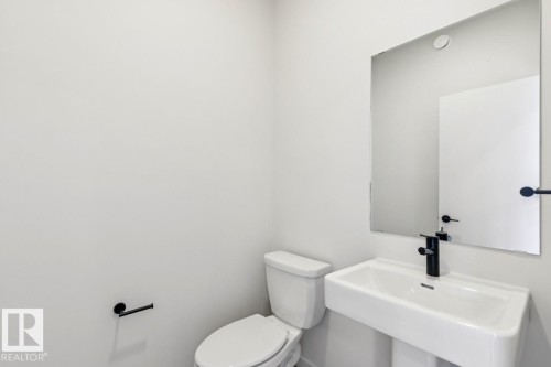 7460 Klapstein Crescent, Edmonton, AB - Indoor Photo Showing Bathroom