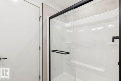 7460 Klapstein Crescent, Edmonton, AB - Indoor Photo Showing Bathroom