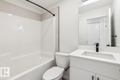 7460 Klapstein Crescent, Edmonton, AB - Indoor Photo Showing Bathroom