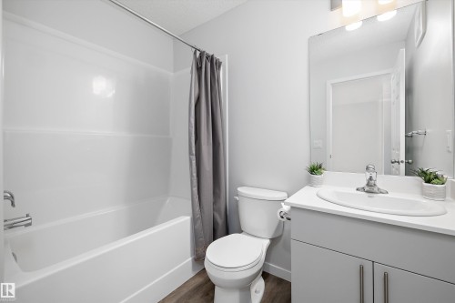 5210 Lark Crescent, Edmonton, AB - Indoor Photo Showing Bathroom