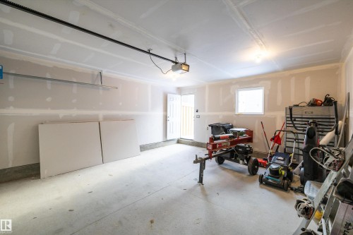 5210 Lark Crescent, Edmonton, AB - Indoor Photo Showing Garage