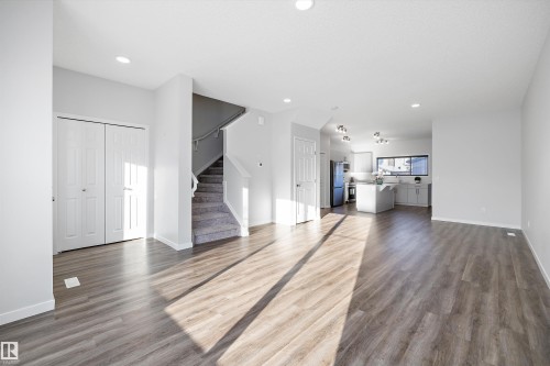 5210 Lark Crescent, Edmonton, AB - Indoor